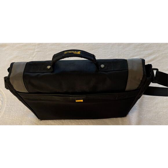 Targus CityGear Messenger CrossBody Shoulder Bag Tablet Kindle Blck Label/Handle - Picture 4 of 11